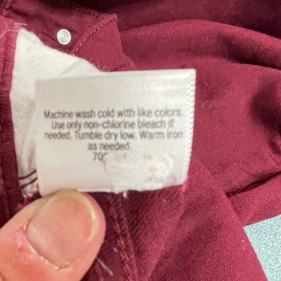 St. John's Bay Mid Rise Secretly Slender Skinny Fit Jean Women’s 10 🍁Burgundy - Picture 7 of 10